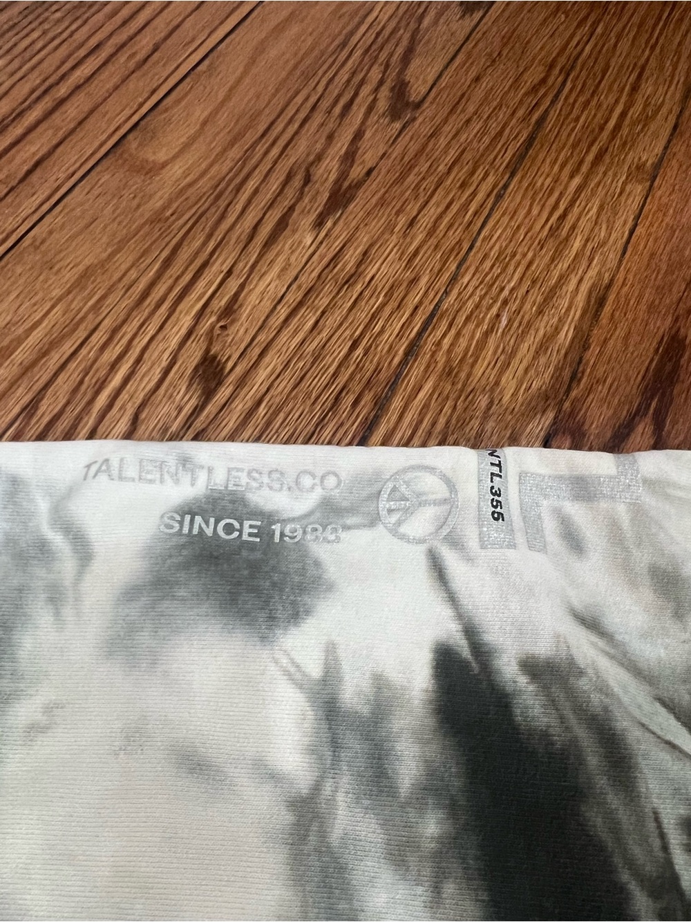 Talentless Men’s Heavyweight Hoodie Tie Dye Graphic Black And White Size Medium - Picture 5 of 7
